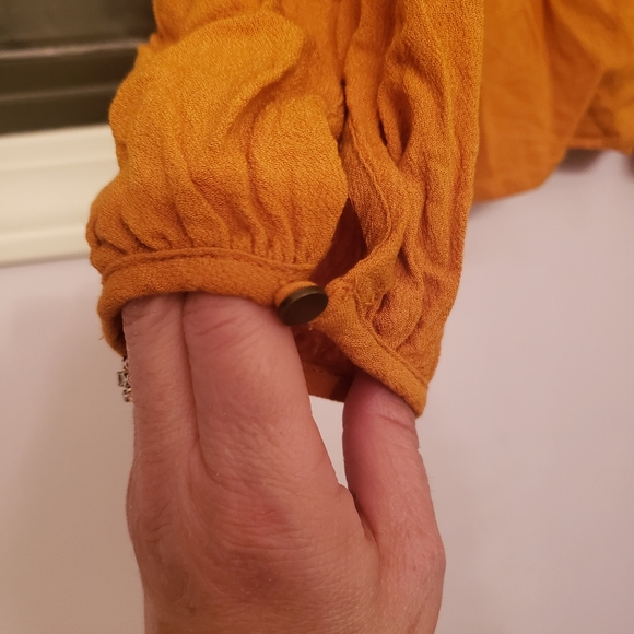 3/$25 Beautiful mustard yellow blouse from Reitmans, size L - Picture 3 of 6